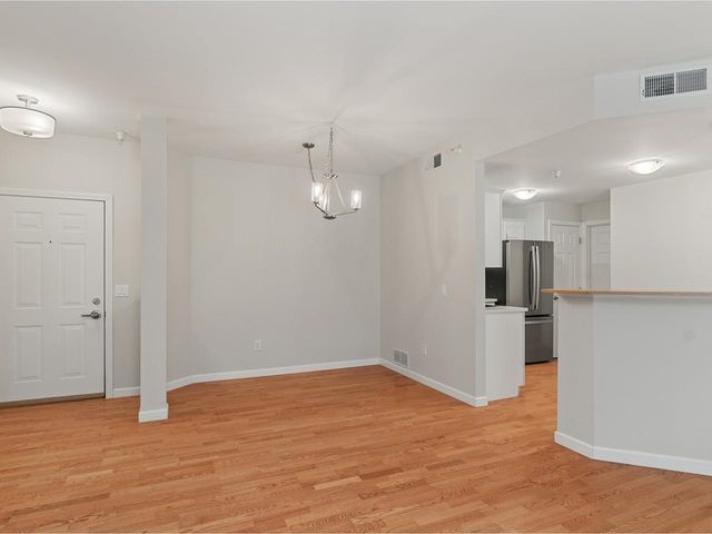 99 Eldredge St Unit 101, South Burlington, VT 05403