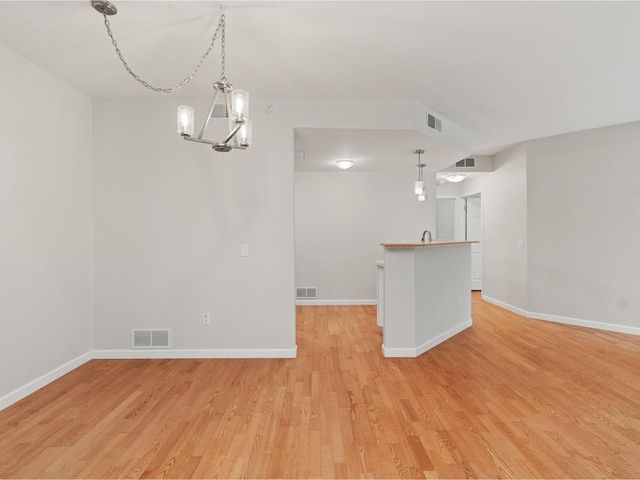 99 Eldredge St Unit 101, South Burlington, VT 05403