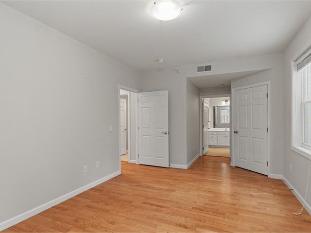 99 Eldredge St Unit 101, South Burlington, VT 05403