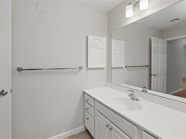 99 Eldredge St Unit 101, South Burlington, VT 05403