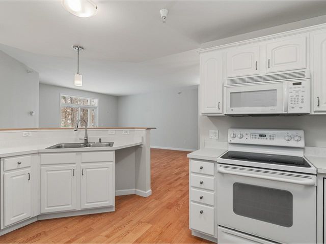 99 Eldredge St Unit 101, South Burlington, VT 05403