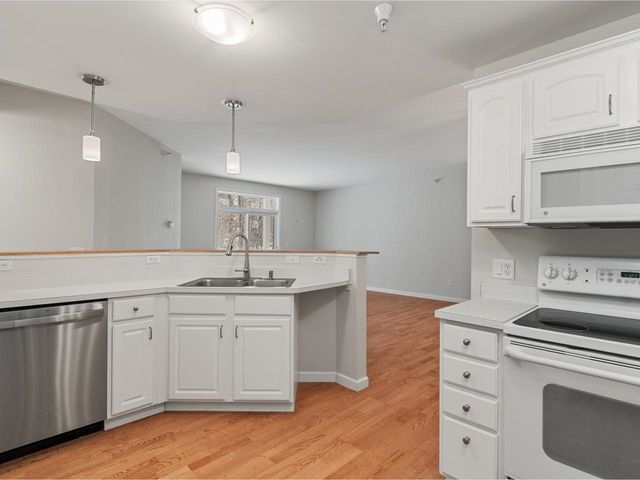 99 Eldredge St Unit 101, South Burlington, VT 05403