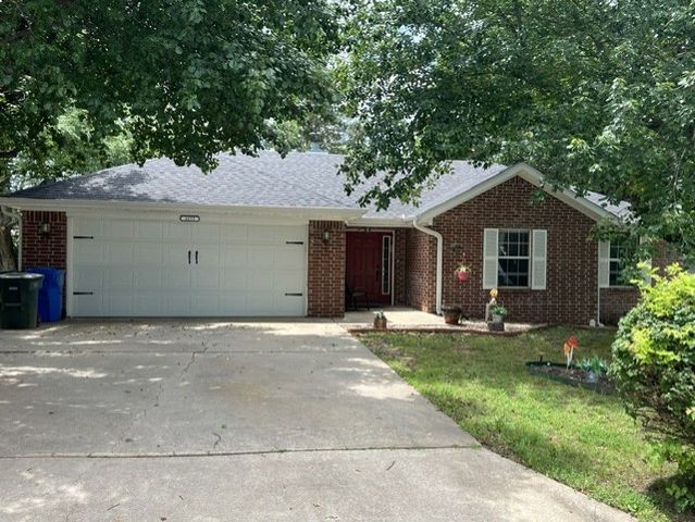 1655 Desarc Way, Fayetteville, AR 72704