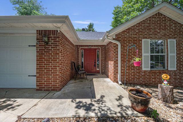 1655 Desarc Way, Fayetteville, AR 72704