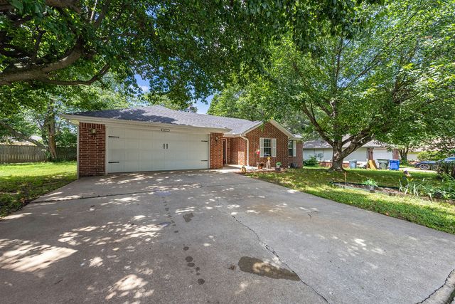 1655 Desarc Way, Fayetteville, AR 72704