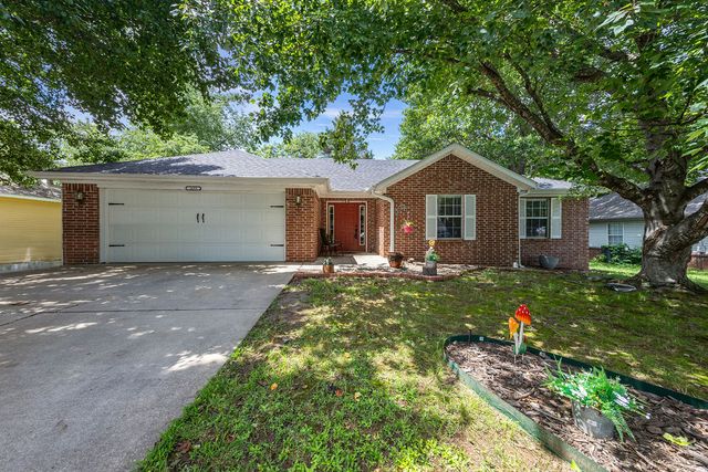 1655 Desarc Way, Fayetteville, AR 72704