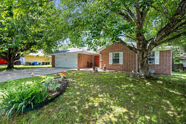1655 Desarc Way, Fayetteville, AR 72704