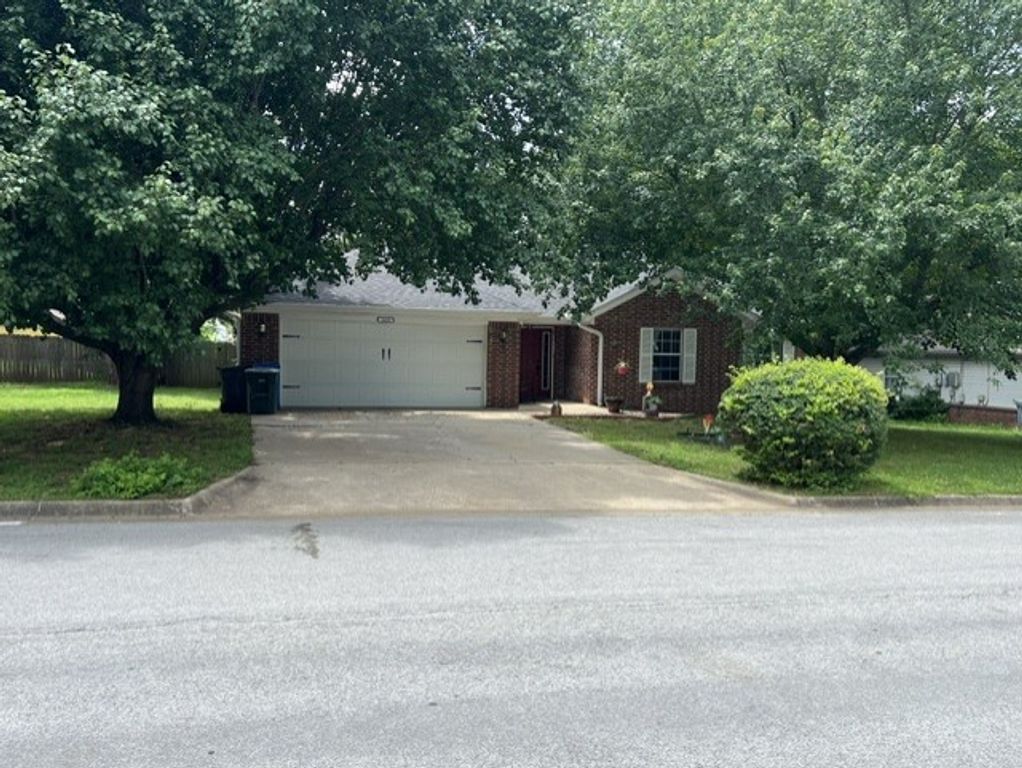 1655 Desarc Way, Fayetteville, AR 72704