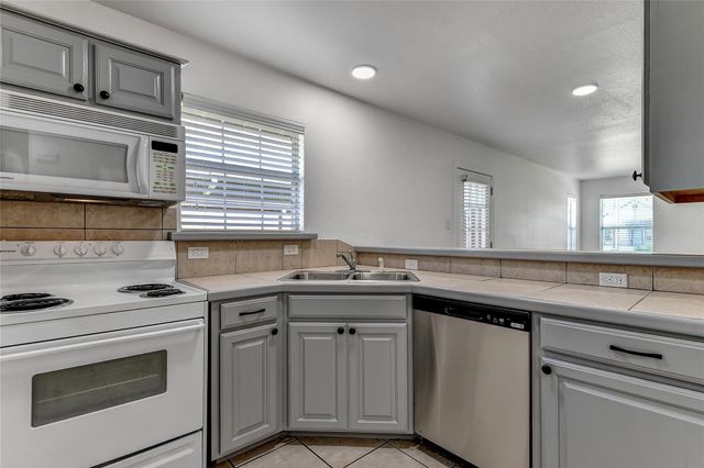 1014 W Coffin Street 102, Denison, TX 75020