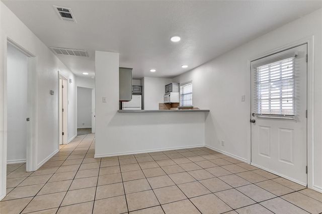 1014 W Coffin Street 102, Denison, TX 75020