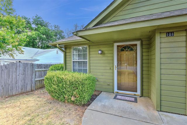 1014 W Coffin Street 102, Denison, TX 75020