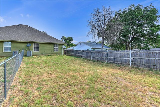 1014 W Coffin Street 102, Denison, TX 75020