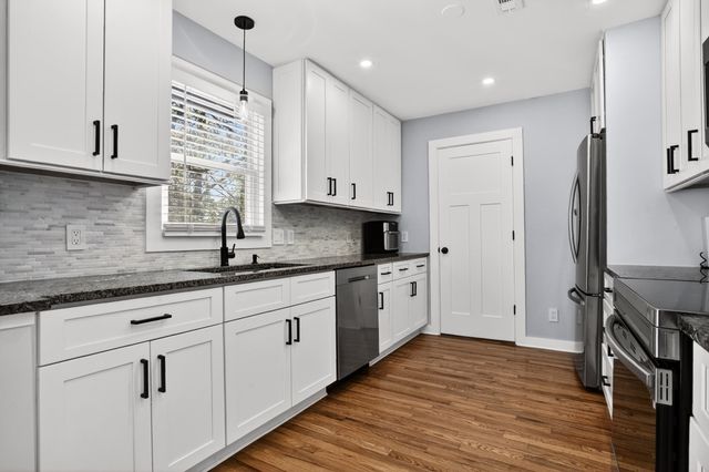 922 Salt Pl., Murrells Inlet, SC 29576