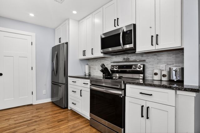 922 Salt Pl., Murrells Inlet, SC 29576