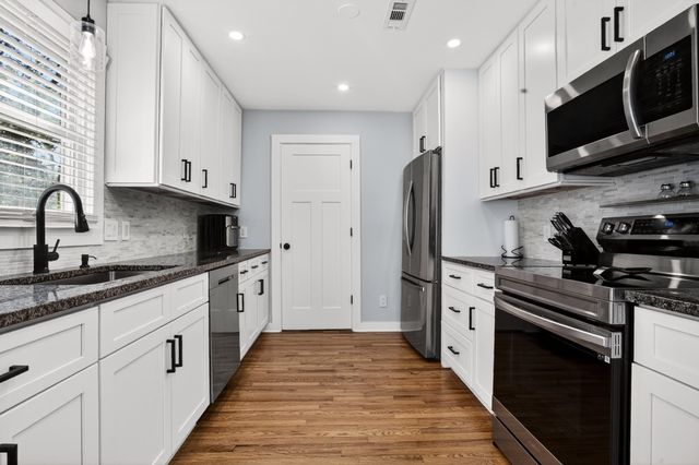 922 Salt Pl., Murrells Inlet, SC 29576