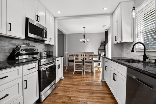 922 Salt Pl., Murrells Inlet, SC 29576