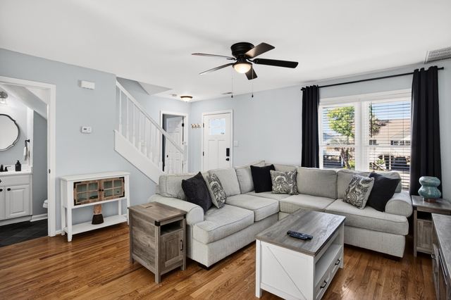 922 Salt Pl., Murrells Inlet, SC 29576