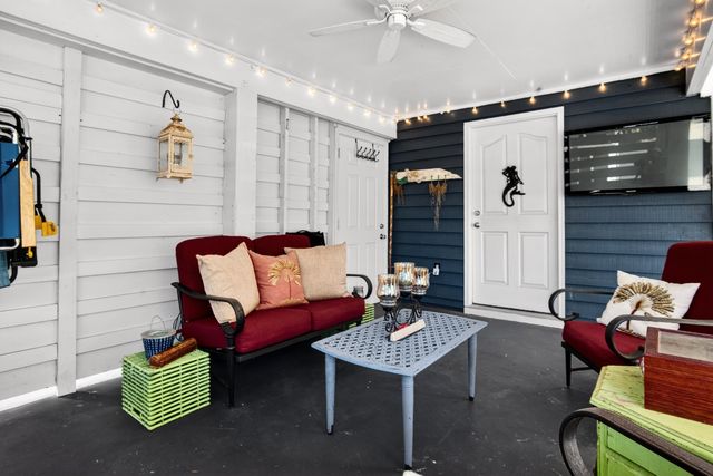 922 Salt Pl., Murrells Inlet, SC 29576