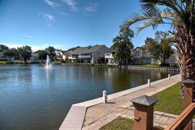 922 Salt Pl., Murrells Inlet, SC 29576