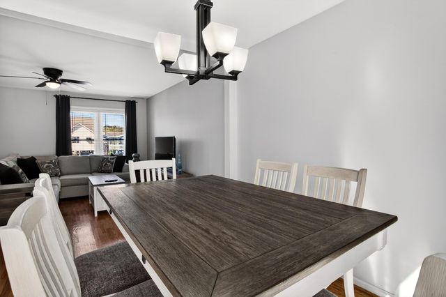 922 Salt Pl., Murrells Inlet, SC 29576