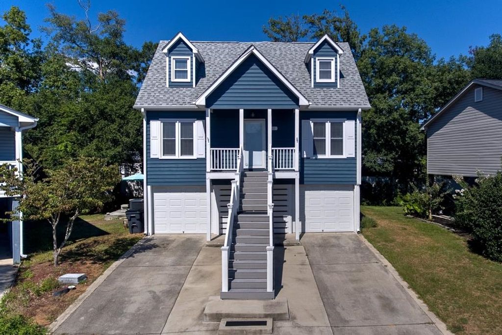 922 Salt Pl., Murrells Inlet, SC 29576
