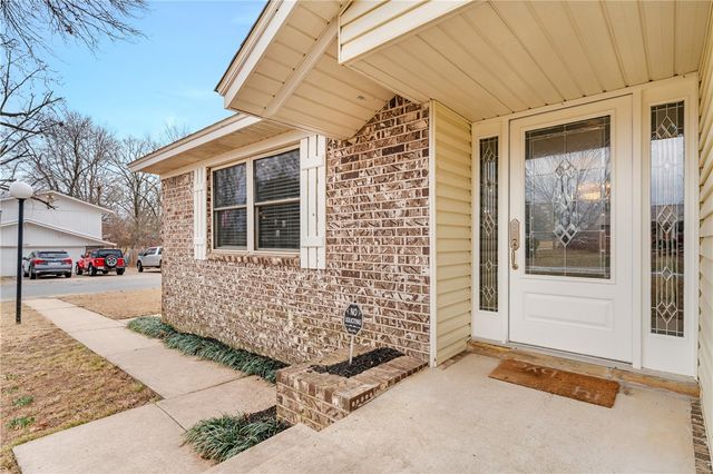 301 W Edmondson Avenue, Springdale, AR 72764