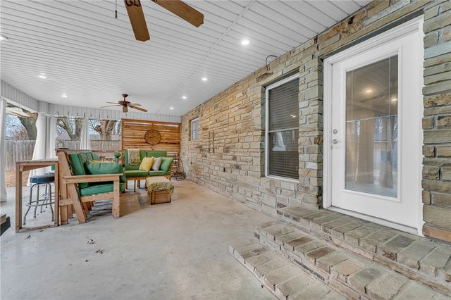 301 W Edmondson Avenue, Springdale, AR 72764