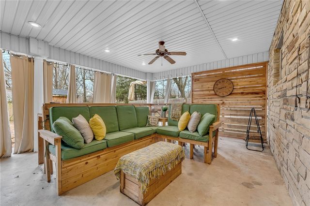 301 W Edmondson Avenue, Springdale, AR 72764