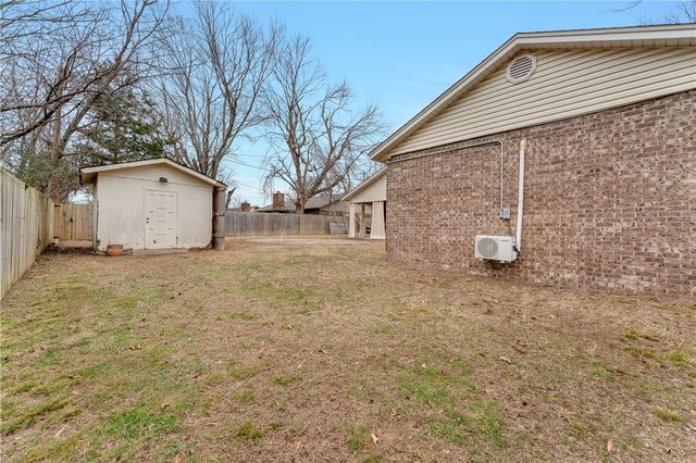 301 W Edmondson Avenue, Springdale, AR 72764