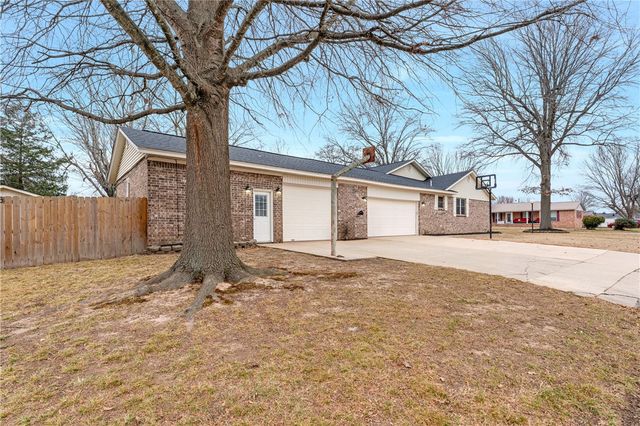 301 W Edmondson Avenue, Springdale, AR 72764