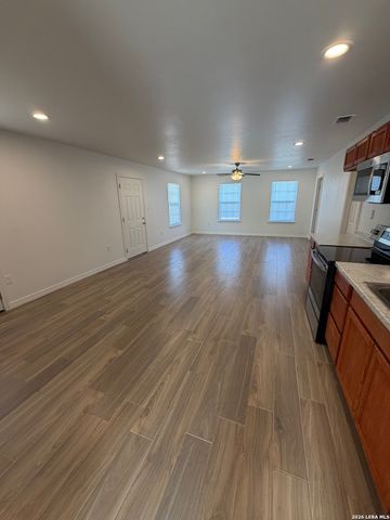 268 County Road 341, La Vernia, TX 78121