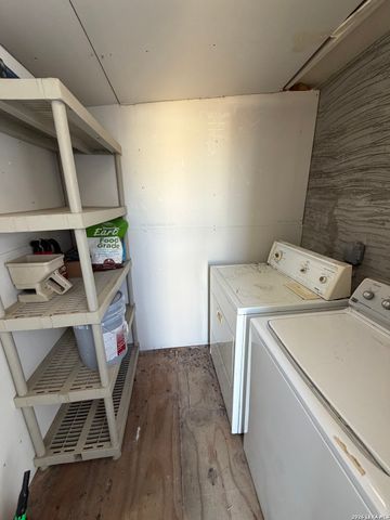 268 County Road 341, La Vernia, TX 78121