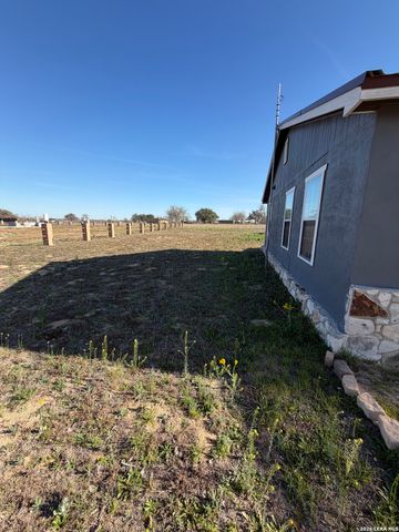 268 County Road 341, La Vernia, TX 78121