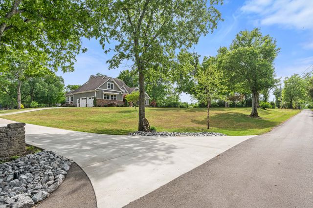 587A Douglas Ln, Gallatin, TN 37066