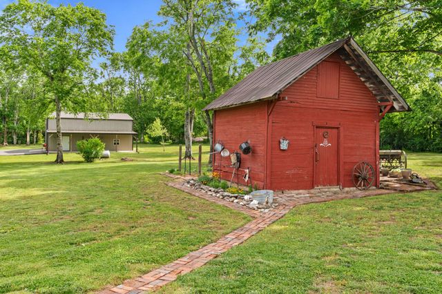 587A Douglas Ln, Gallatin, TN 37066