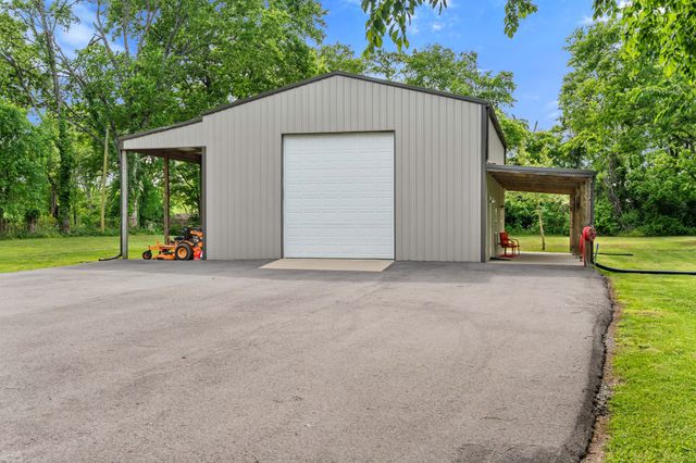 587A Douglas Ln, Gallatin, TN 37066