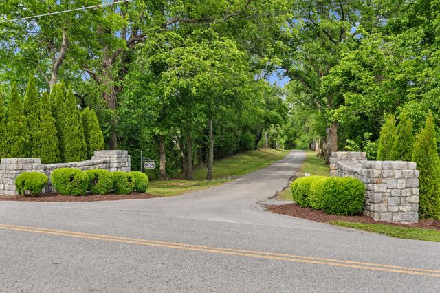 587A Douglas Ln, Gallatin, TN 37066