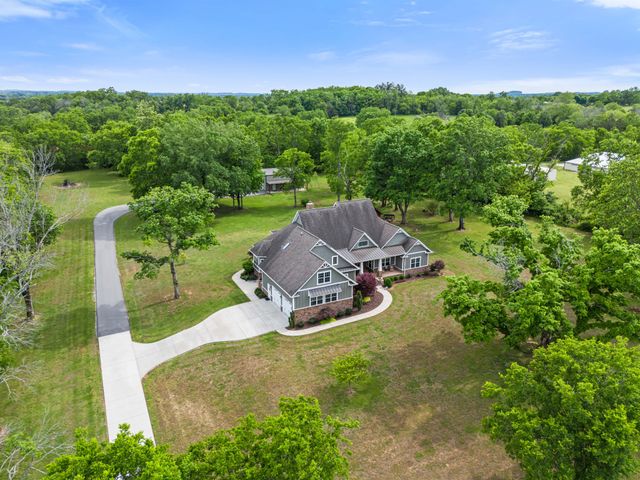 587A Douglas Ln, Gallatin, TN 37066