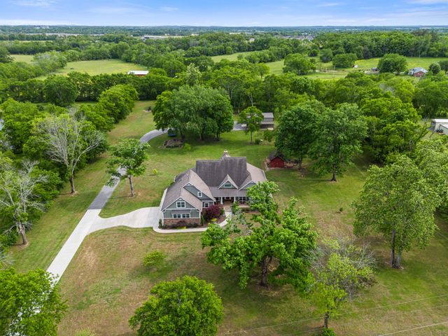 587A Douglas Ln, Gallatin, TN 37066