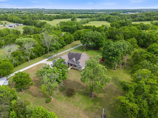 587A Douglas Ln, Gallatin, TN 37066