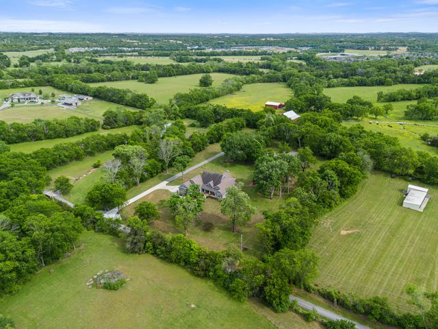 587A Douglas Ln, Gallatin, TN 37066