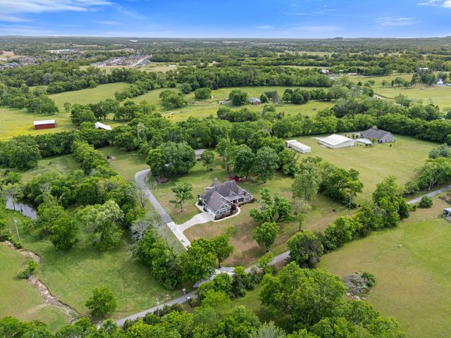 587A Douglas Ln, Gallatin, TN 37066