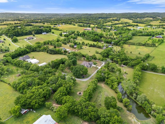 587A Douglas Ln, Gallatin, TN 37066