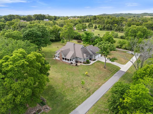 587A Douglas Ln, Gallatin, TN 37066