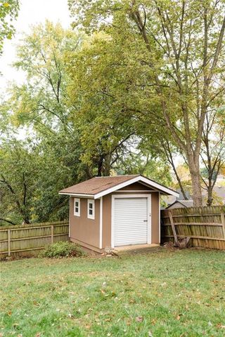 3524 S Maybrook Avenue, Independence, MO 64055