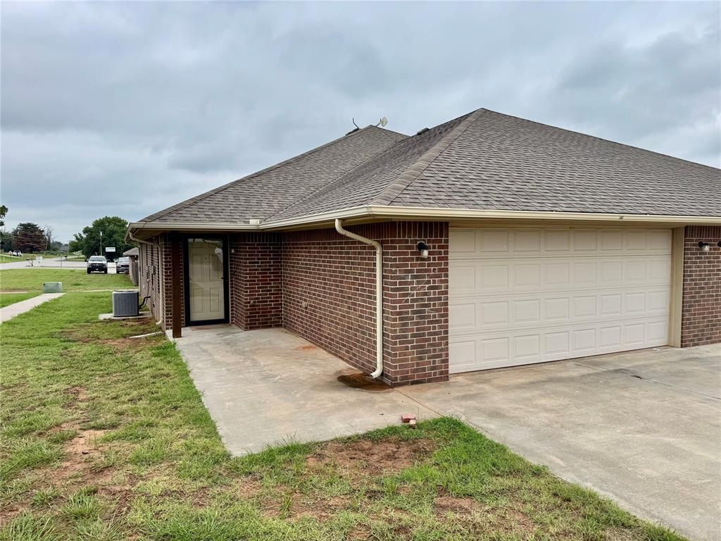 1601 E Lawter Road, Weatherford, OK 73096