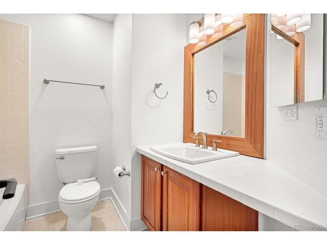 1028 Syracuse St, Denver, CO 80230