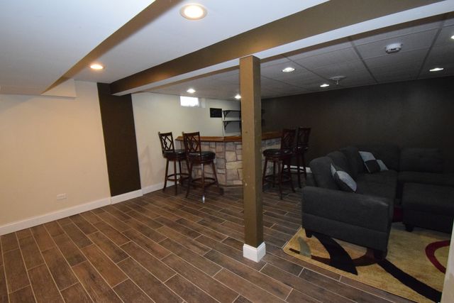 477 W Spring Street, South Elgin, IL 60177