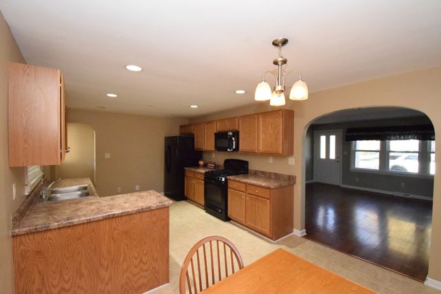 477 W Spring Street, South Elgin, IL 60177