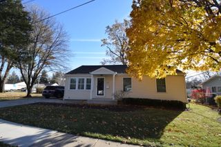 477 W Spring Street, South Elgin, IL 60177